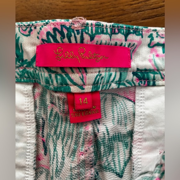 LILLY PULITZER 5" BUTTERCUP STRETCH SHORT Scallop COLORFUL CAMELFLAGE - Picture 3 of 7